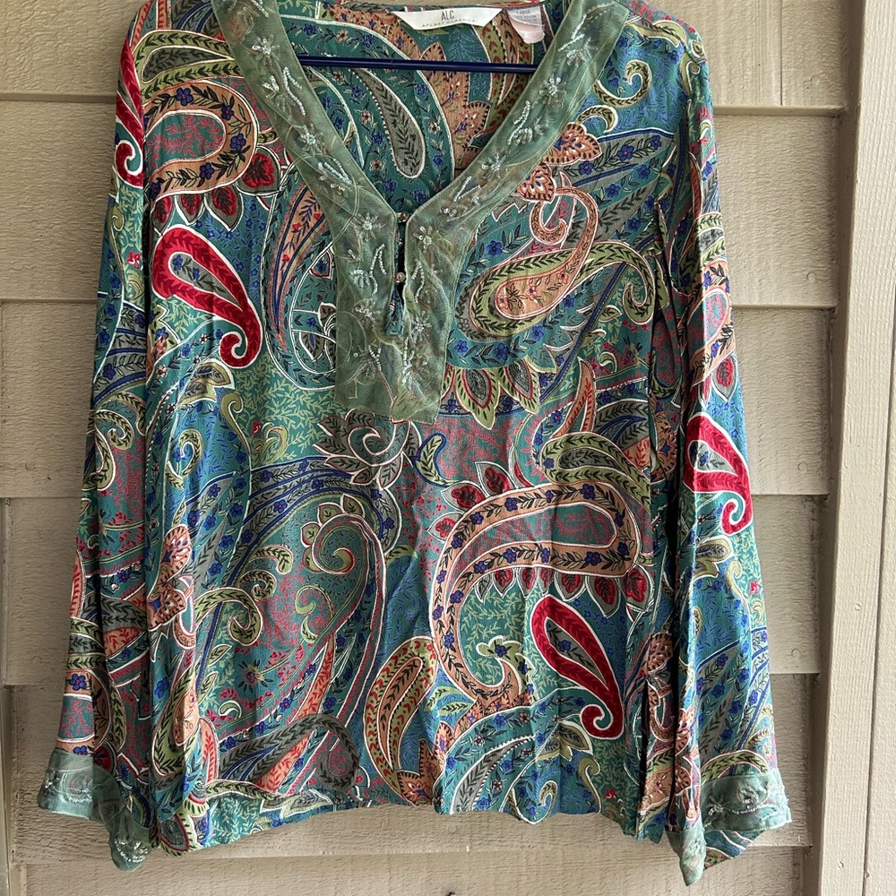 At Last Classics top paisley pattern bold color tones Sz L